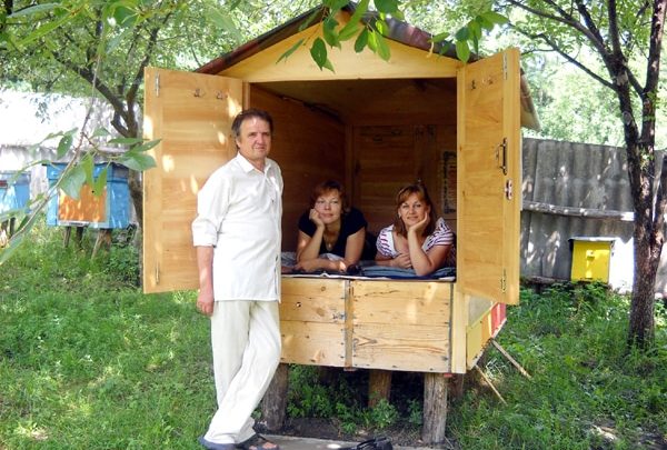 Sleep on the Beehives with Bees