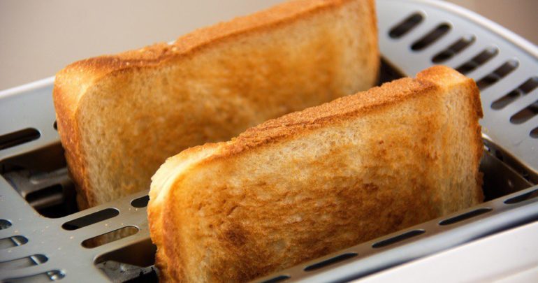 Toasted Bread with the Cedar Nut Oil, Garlic and herbs ⠀