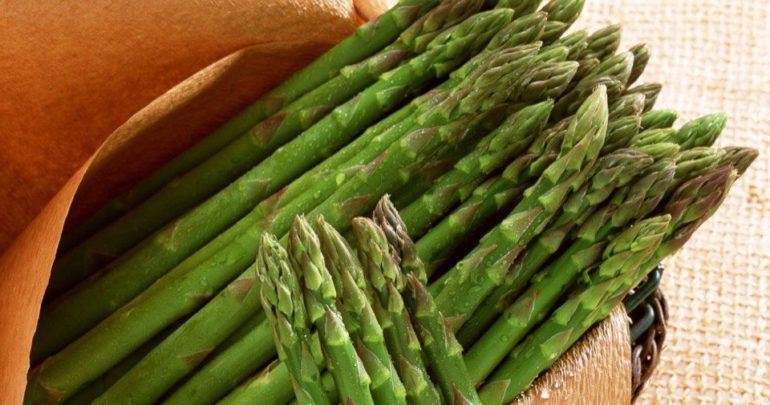Salad with Cedar Nut Oil and Asparagus